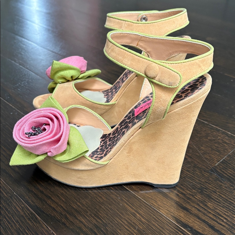 Betsey Johnson Eldoris Wedge Sandals - Picture 4 of 12